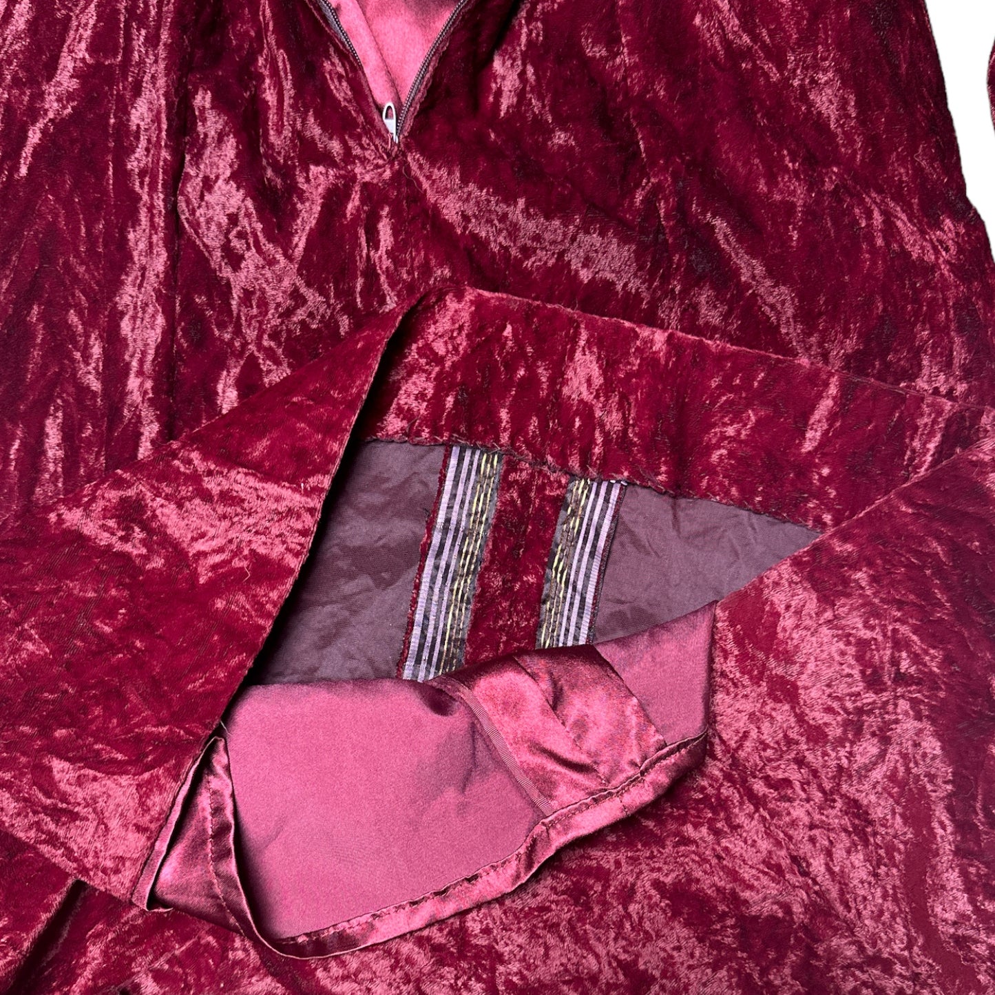 VESTIDO ANTIGUO DE TERCIOPELO