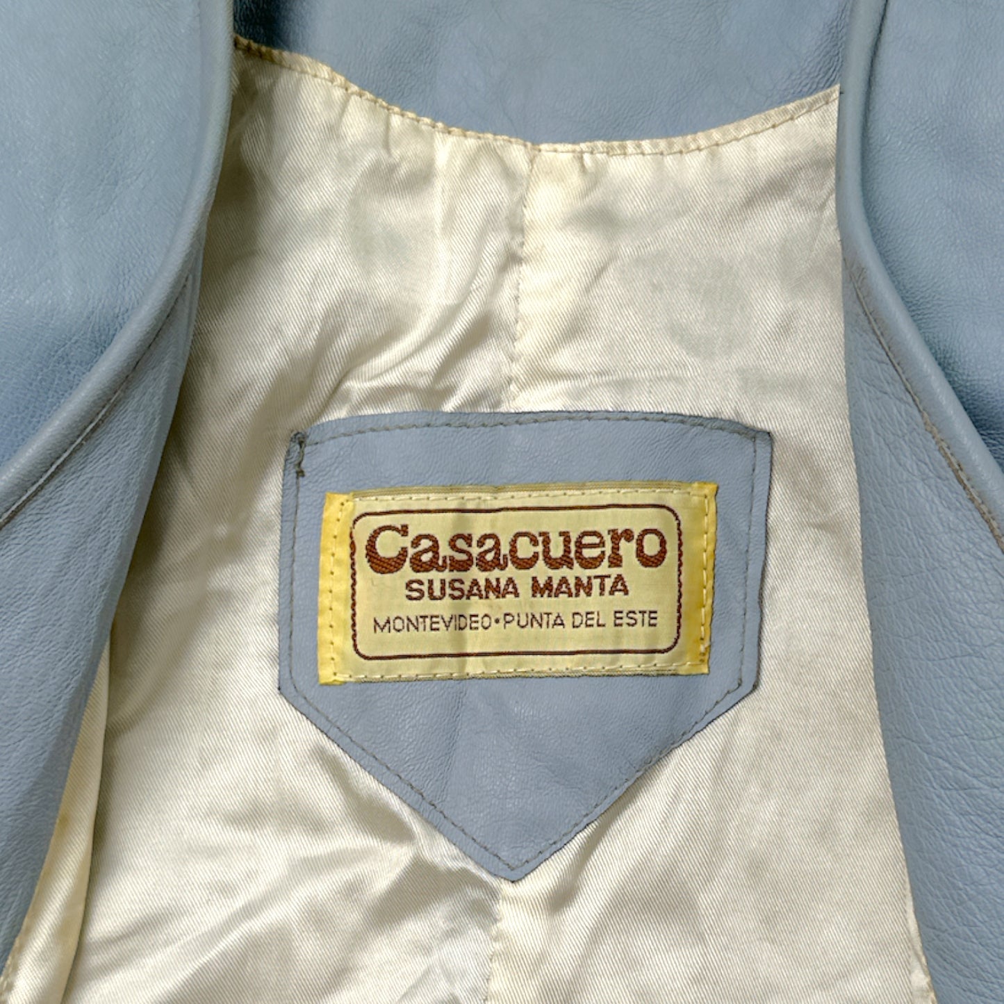 BLAZER CRUZADO EN CUERO